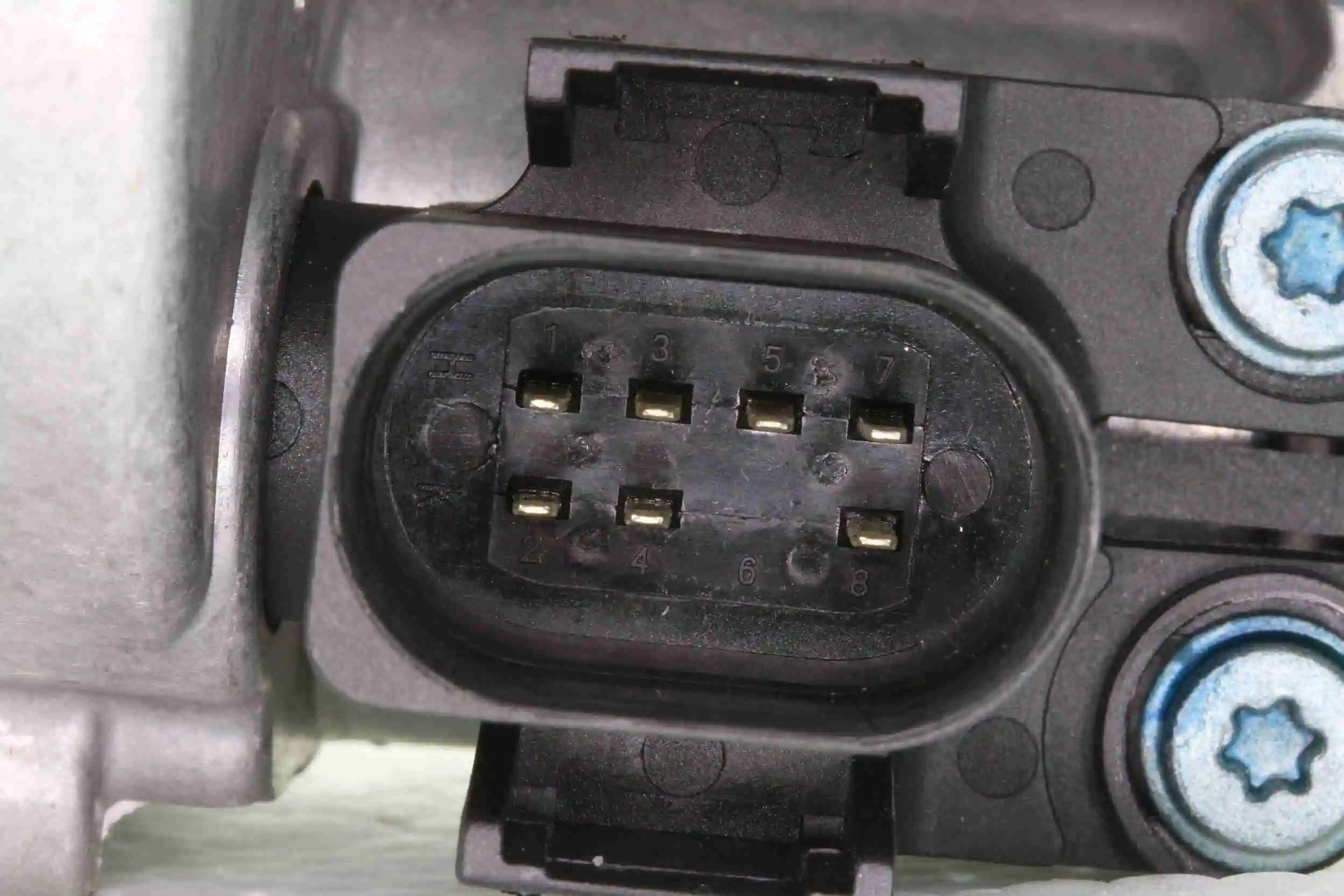 Throttle Body Original VEMO Quality V10-81-0055