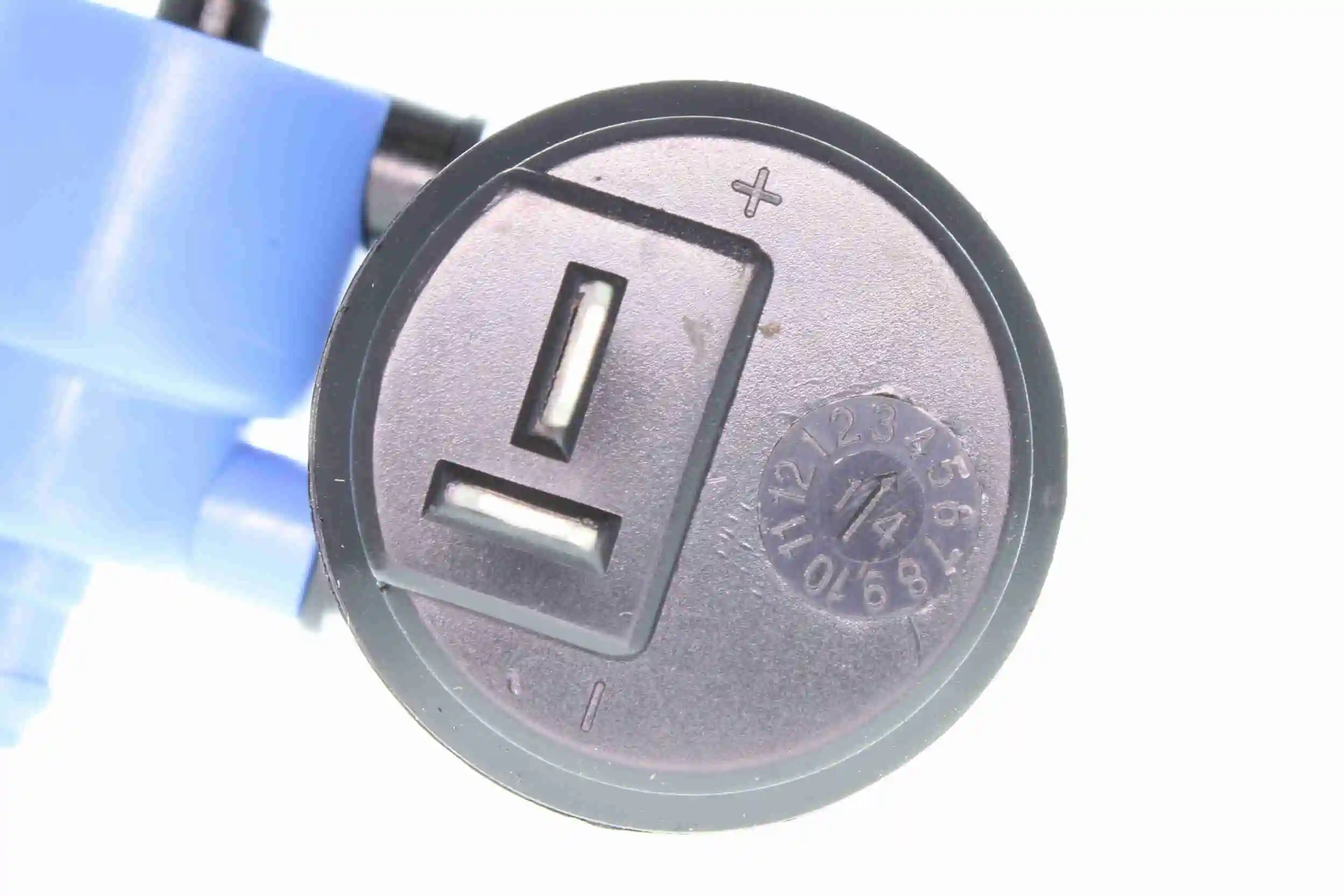 Washer Fluid Pump, window cleaning Original VEMO Quality V10-08-0205