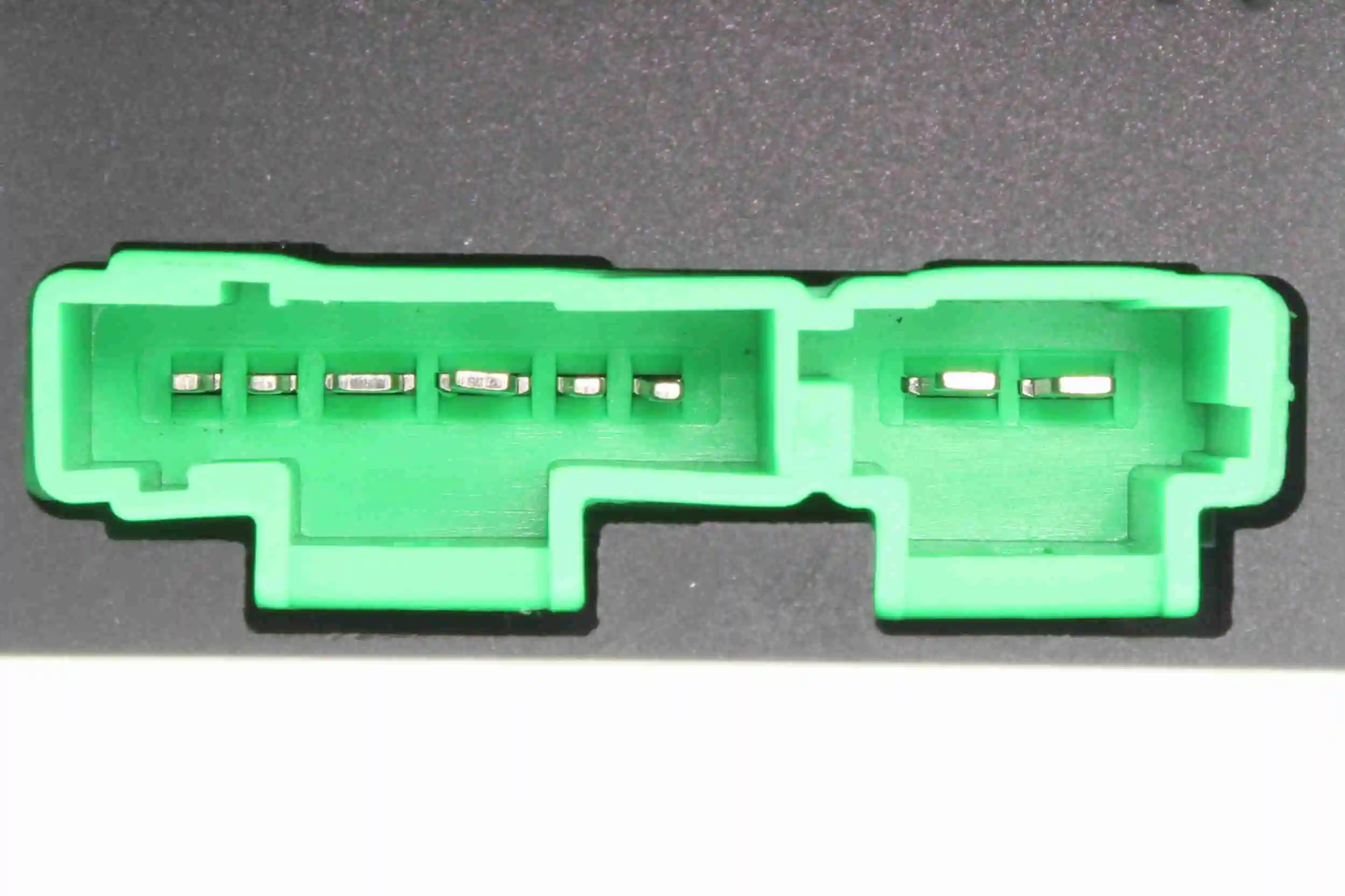 Regulator, interior blower Original VEMO Quality V42-79-0004