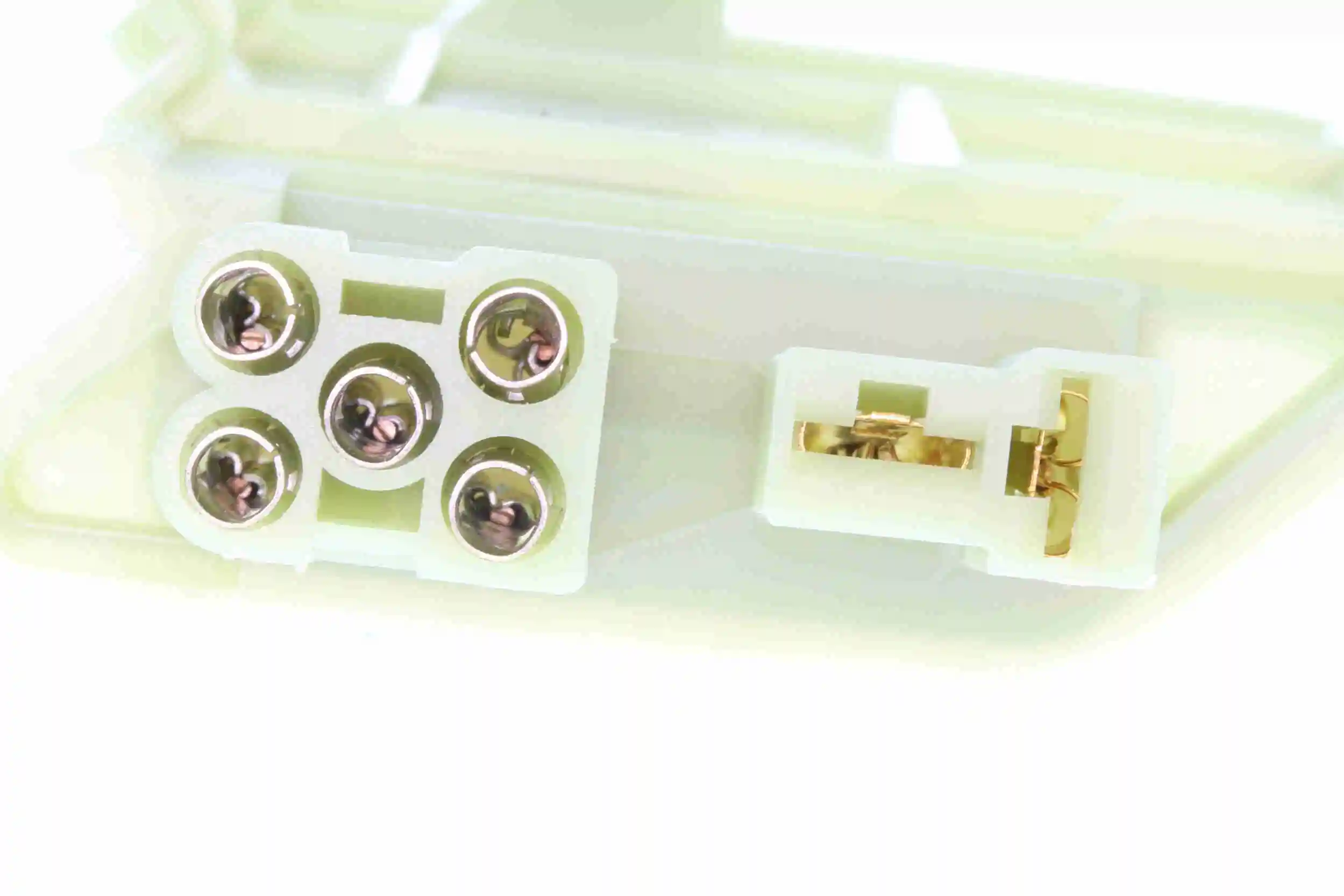 Regulator, interior blower Original VEMO Quality V10-79-0005