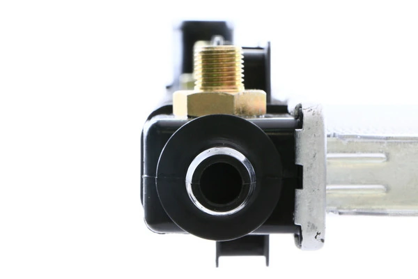 Radiator, engine cooling BEHR CR 324 000S