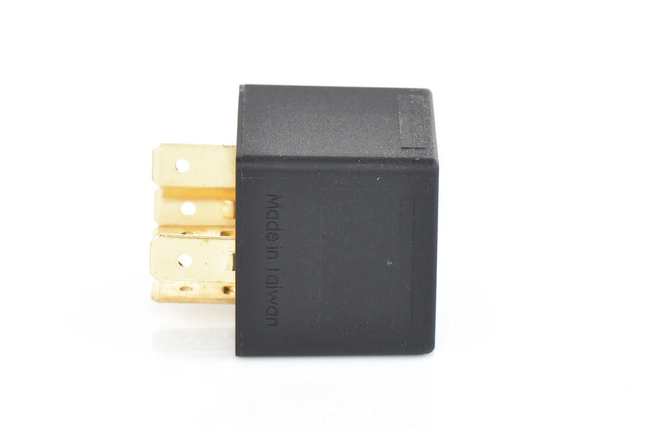 Relay, main current 0 986 AH0 811