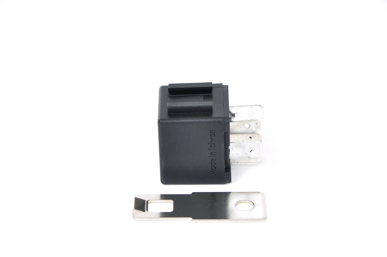 Relay, main current 0 986 AH0 622