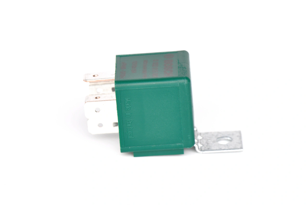 Relay, spotlight 0 332 015 001