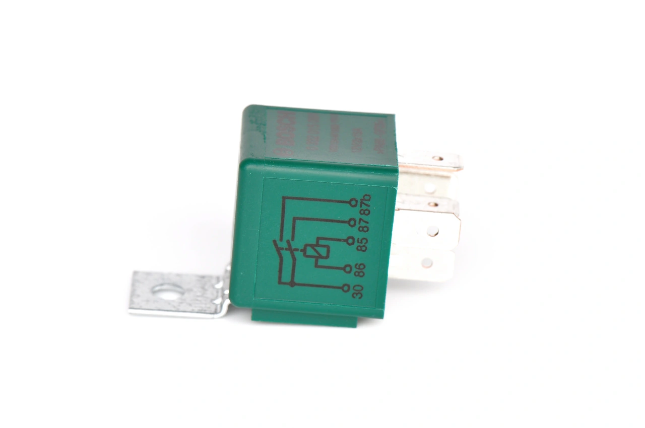 Relay, spotlight 0 332 015 001