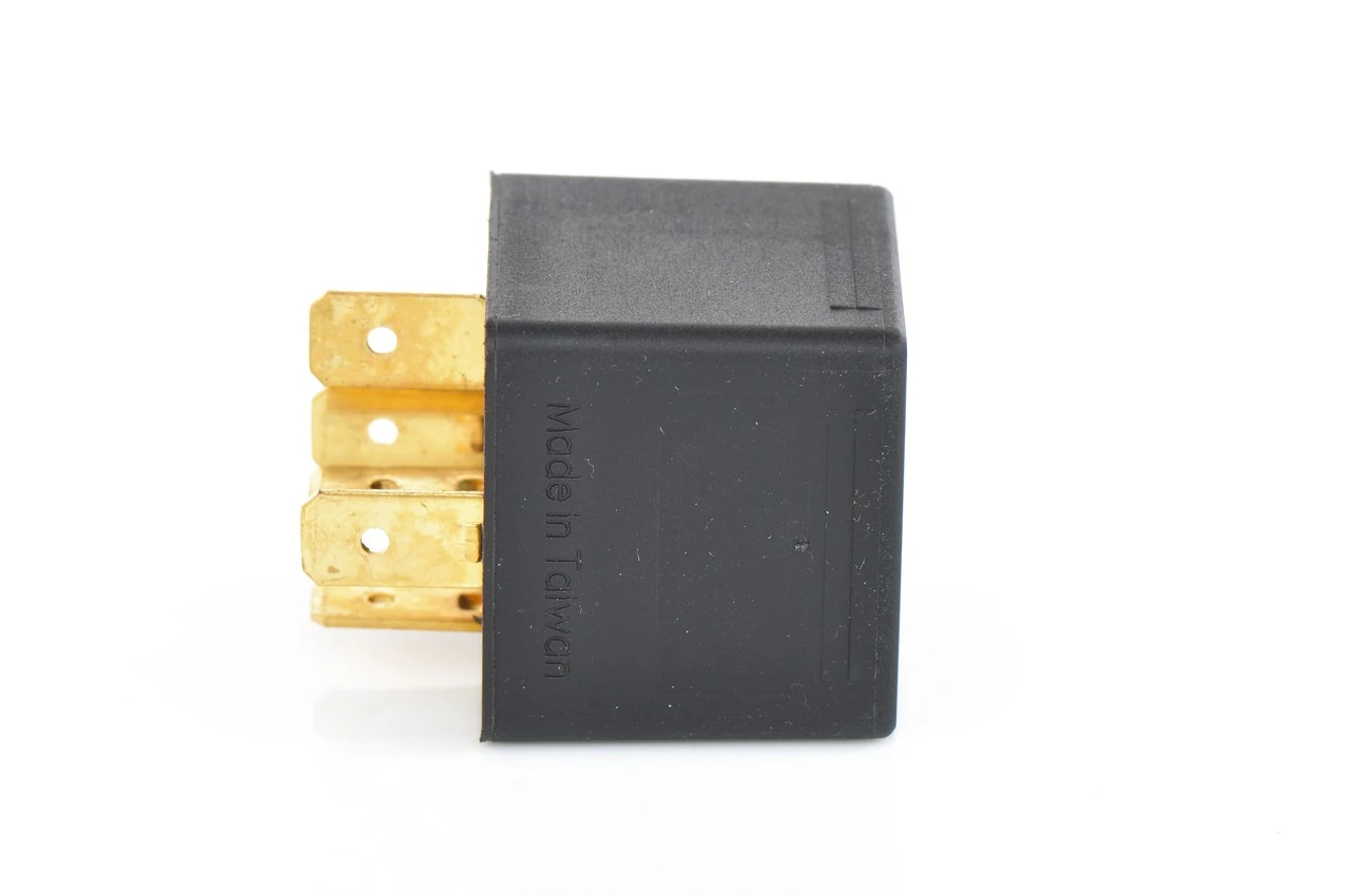 Relay, main current 0 986 AH0 151