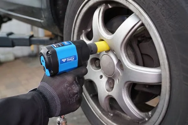 Impact Wrench (compressed air) BT160400