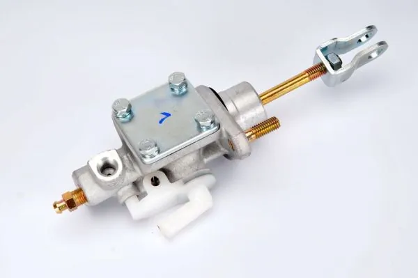 Master Cylinder, clutch F95013ABE
