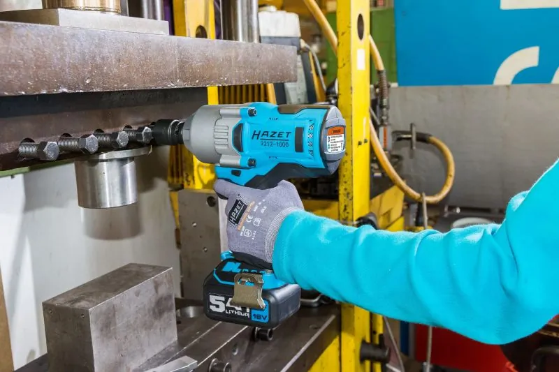 HAZET 9212-1000LB/4 Impact Wrench (rechargeable battery)