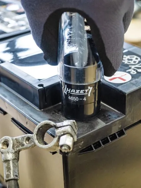 Wire Brush, battery terminal/clamp cleaning 4650-4