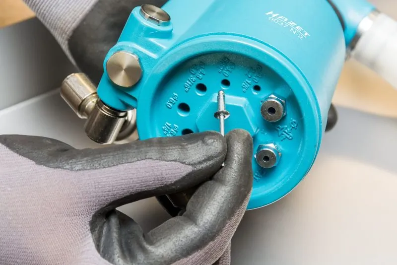HAZET 9037N-2 Rivet Setter (compressed air)