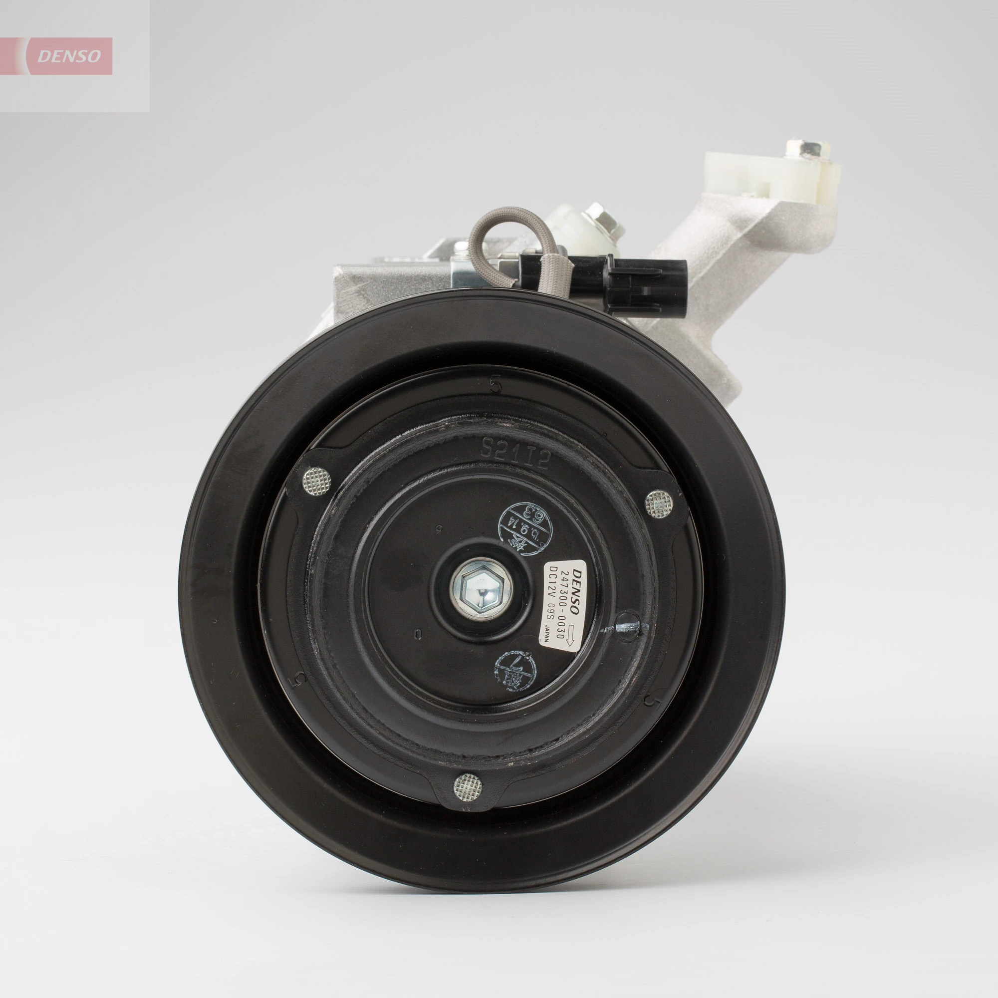 Compressor, air conditioning DCP45012